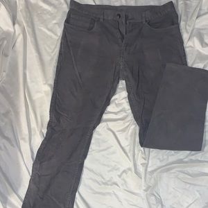 Clark Fit Wide-Wale Stretch Corduroy Pants.